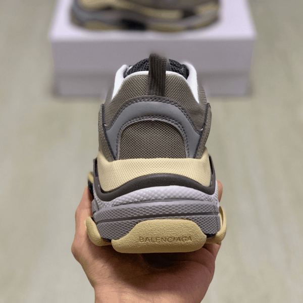 BALENCIAGA TRIPLE S TRAINERS - BB27 - Image 4