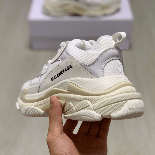 BALENCIAGA TRIPLE S TRAINERS - BB28 - Image 4