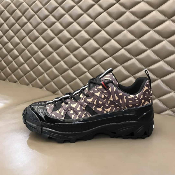 BURBERRY MONOGRAM PRINT ARTHUR SNEAKERS - BBR33 - Image 5