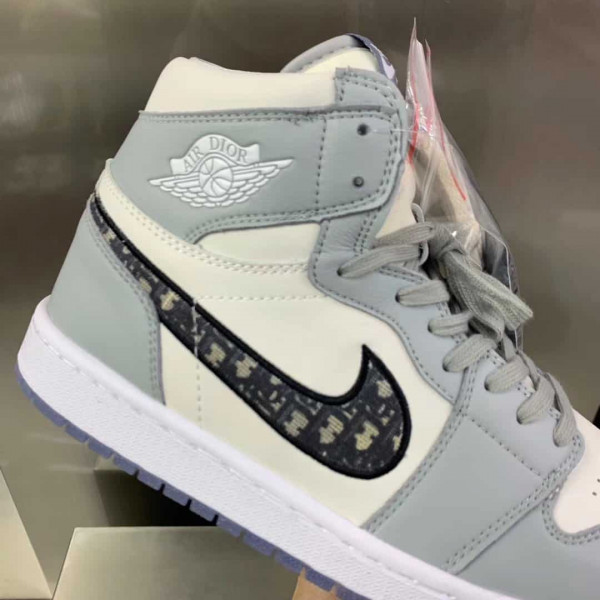 DIOR AIR JORDAN 1 HIGH OG SNEAKER - Image 4