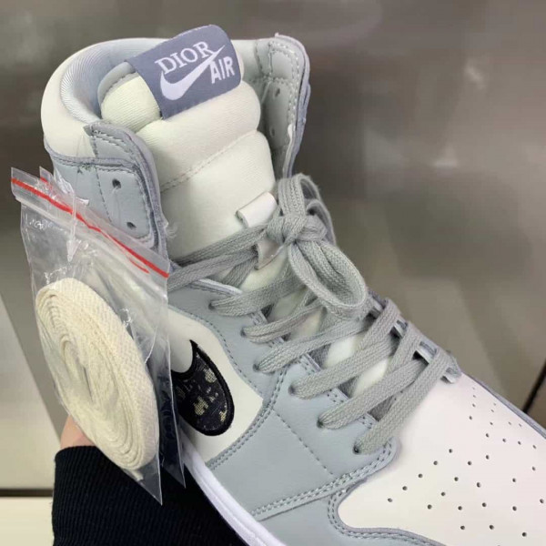 DIOR AIR JORDAN 1 HIGH OG SNEAKER - Image 3