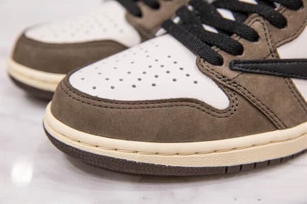 TRAVIS SCOTT X AIR JORDAN 1 RETRO HIGH OG 'MOCHA' - N61K - Image 3