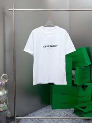 Givenchy Reverse T-shirt - GVS33