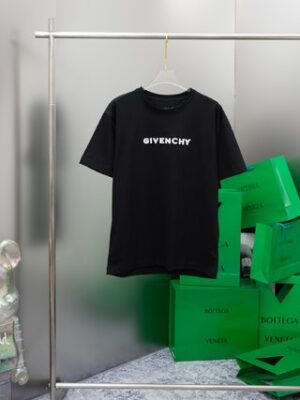 Givenchy T-shirt in Jersey with Ceramic Print - GVS27