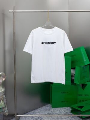 Givenchy T-shirt in Jersey with Ceramic Print - GVS26