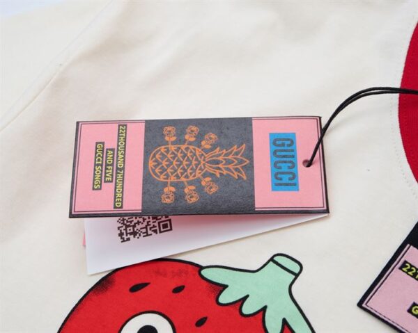 GUCCI LOVE PARADE SERIES STRAWBERRY T-SHIRT - GCS177 - Image 6