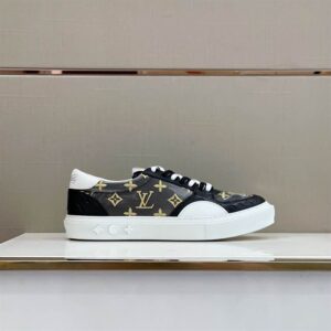 LOUIS VUITTON SNEAKERS - LSVT163