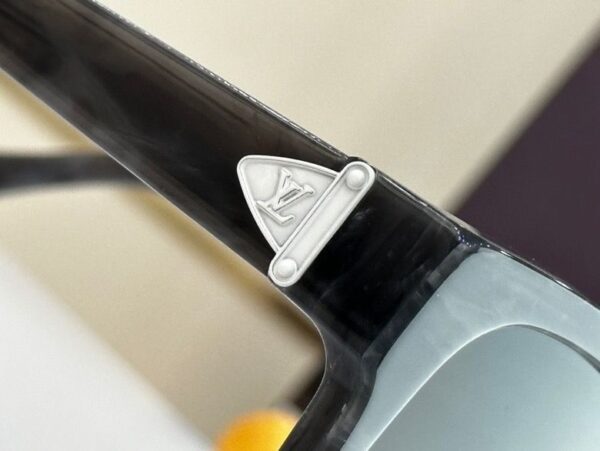 LV SUNGLASSES - GLS04 - Image 32