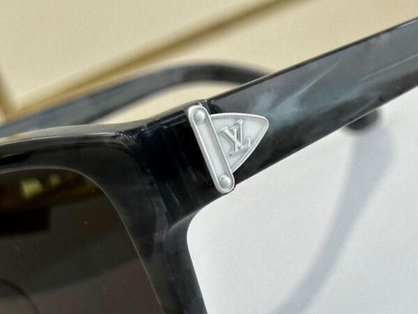 LV SUNGLASSES - GLS04 - Image 33