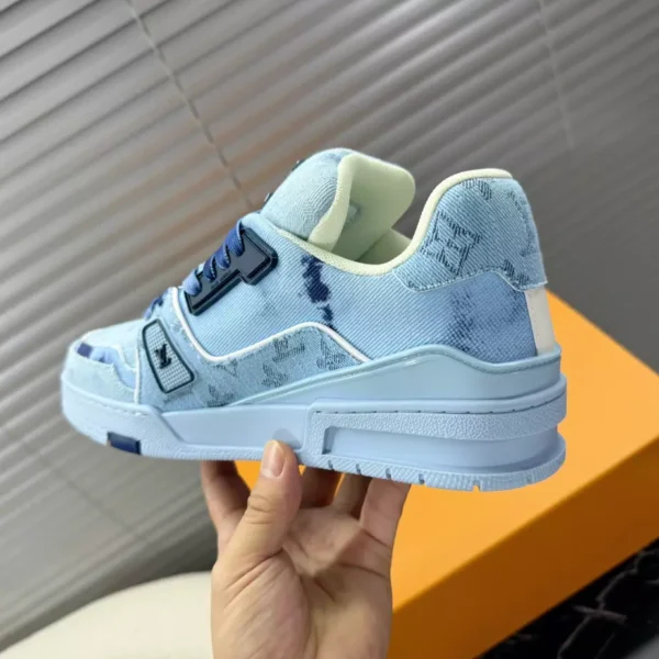 LOUIS VUITTON TRAINER SNEAKERS – LSVT405