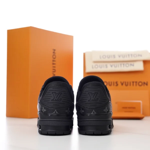 LOUIS VUITTON TRAINER SNEAKERS – LSVT406
