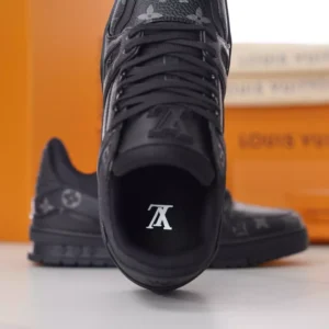 LOUIS VUITTON TRAINER SNEAKERS – LSVT406