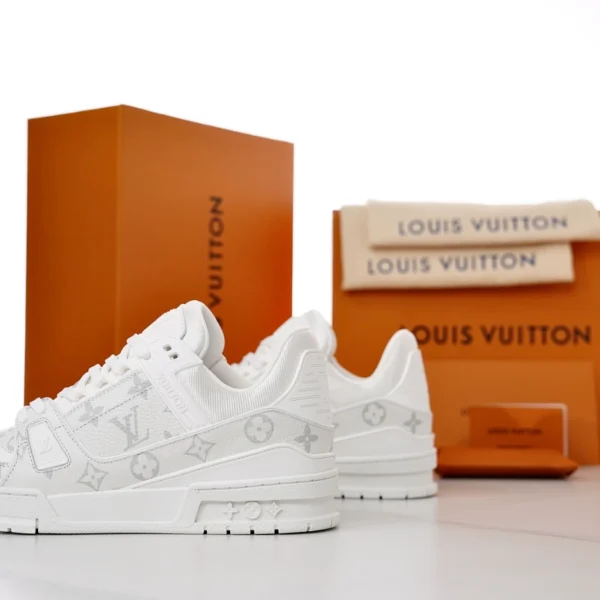 LOUIS VUITTON TRAINER SNEAKERS – LSVT407