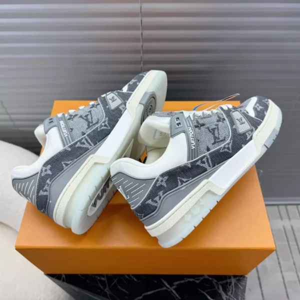 LOUIS VUITTON TRAINER SNEAKERS – LSVT408