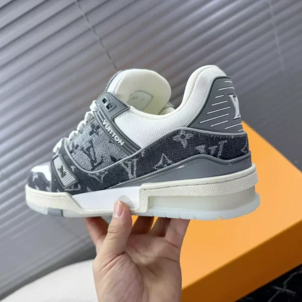 LOUIS VUITTON TRAINER SNEAKERS – LSVT408