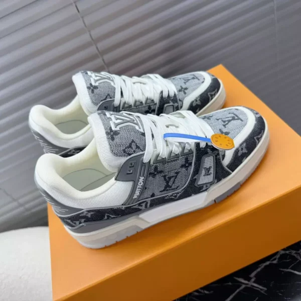 LOUIS VUITTON TRAINER SNEAKERS – LSVT408