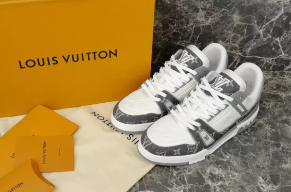 LOUIS VUITTON TRAINER SNEAKERS – LSVT409