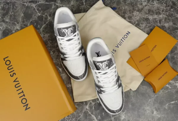 LOUIS VUITTON TRAINER SNEAKERS – LSVT409