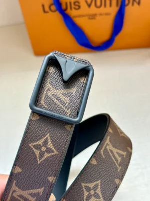 LOUIS VUITTON BELT - B0307