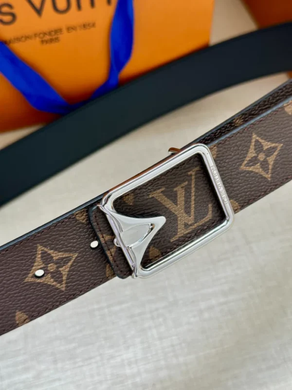 LOUIS VUITTON BELT - B0307