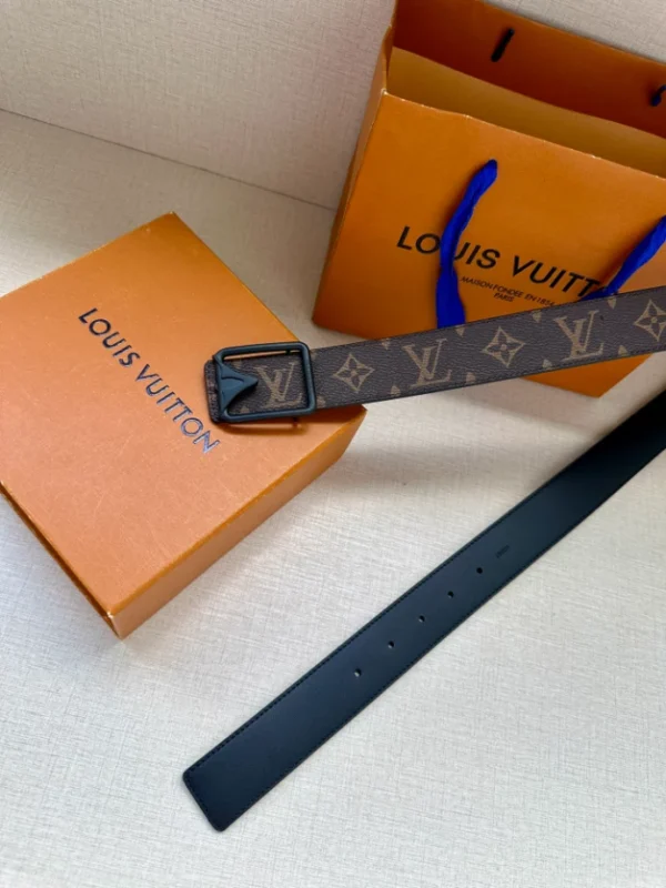 LOUIS VUITTON BELT - B0307