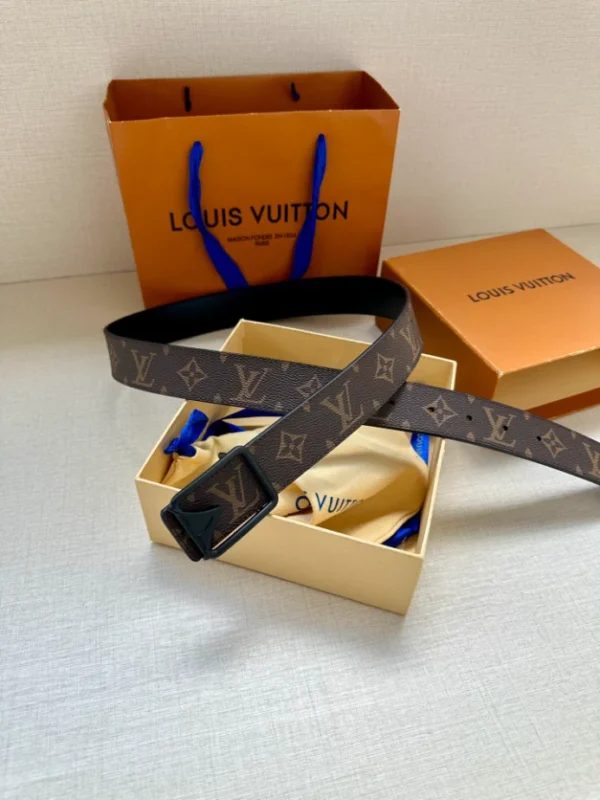 LOUIS VUITTON BELT - B0307