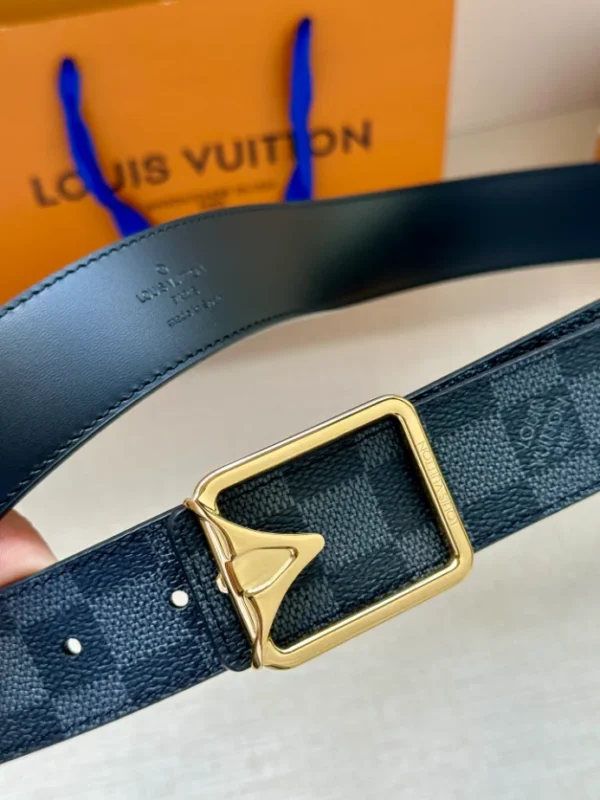 LOUIS VUITTON BELT - B0309