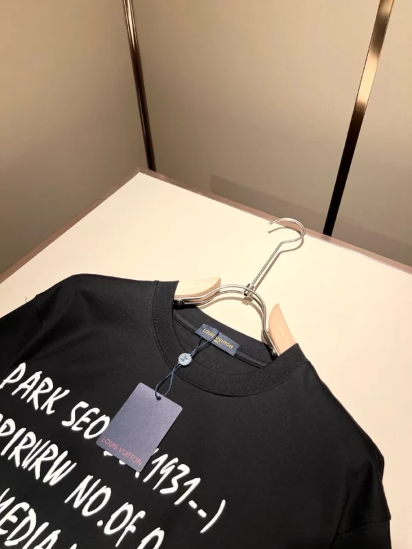 Louis Vuitton T-shirt - LSVT0266