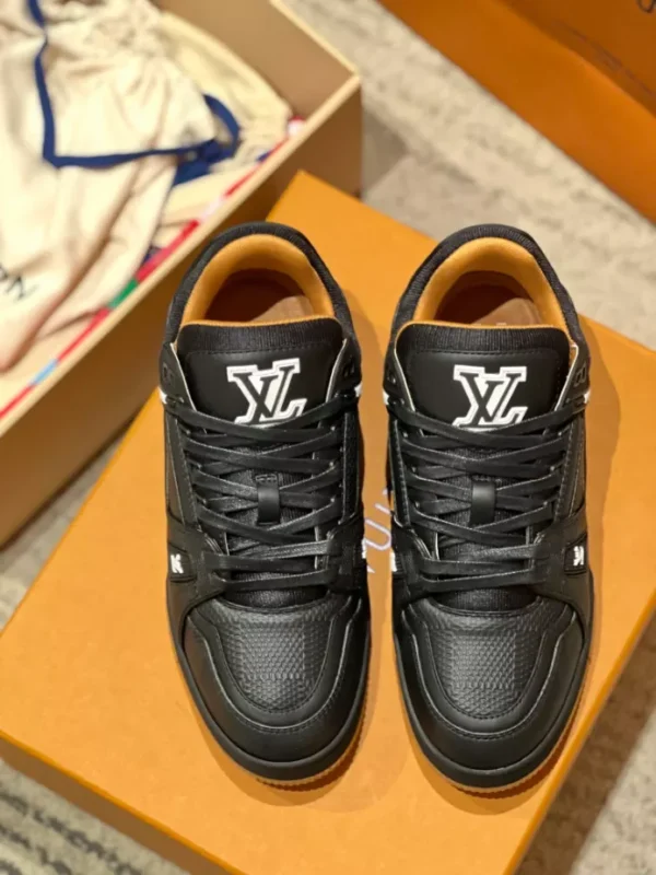 LOUIS VUITTON TRAINER SNEAKERS – LSVT421