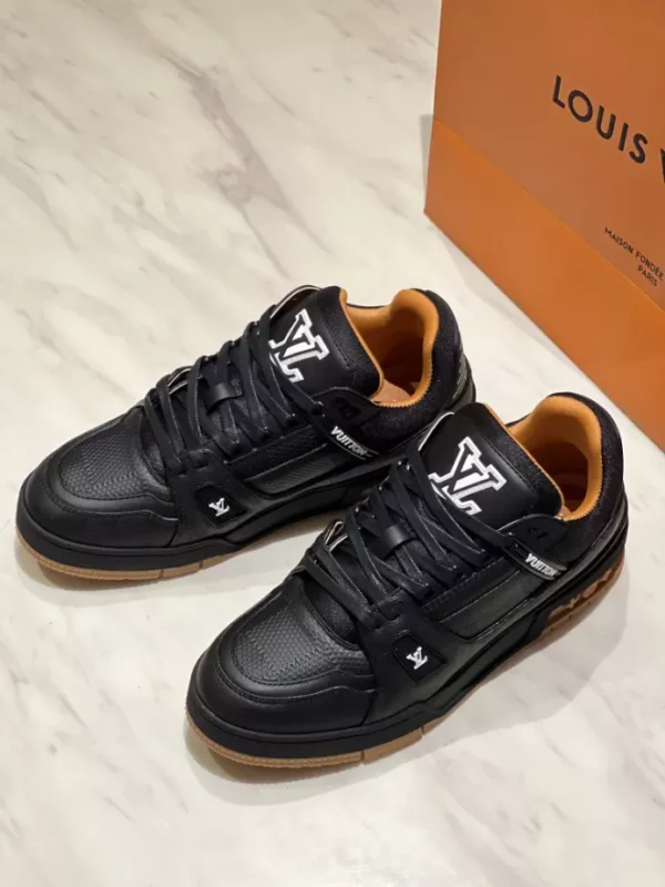 LOUIS VUITTON TRAINER SNEAKERS – LSVT421