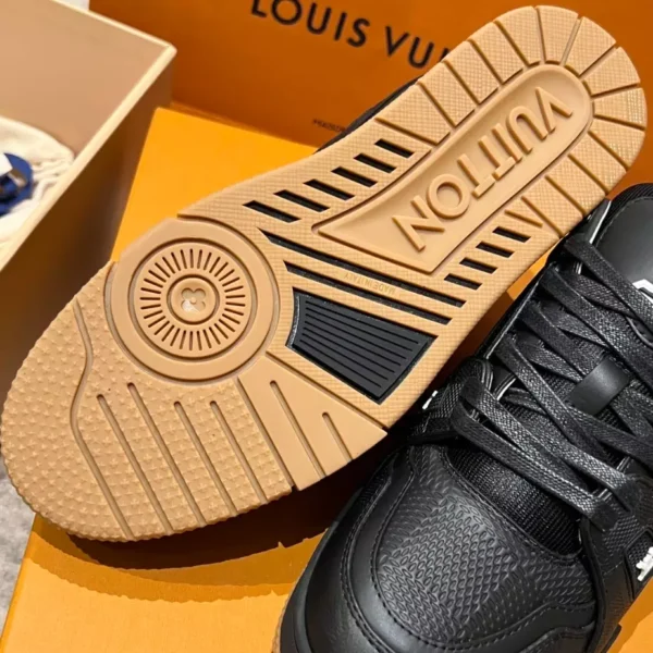 LOUIS VUITTON TRAINER SNEAKERS – LSVT421