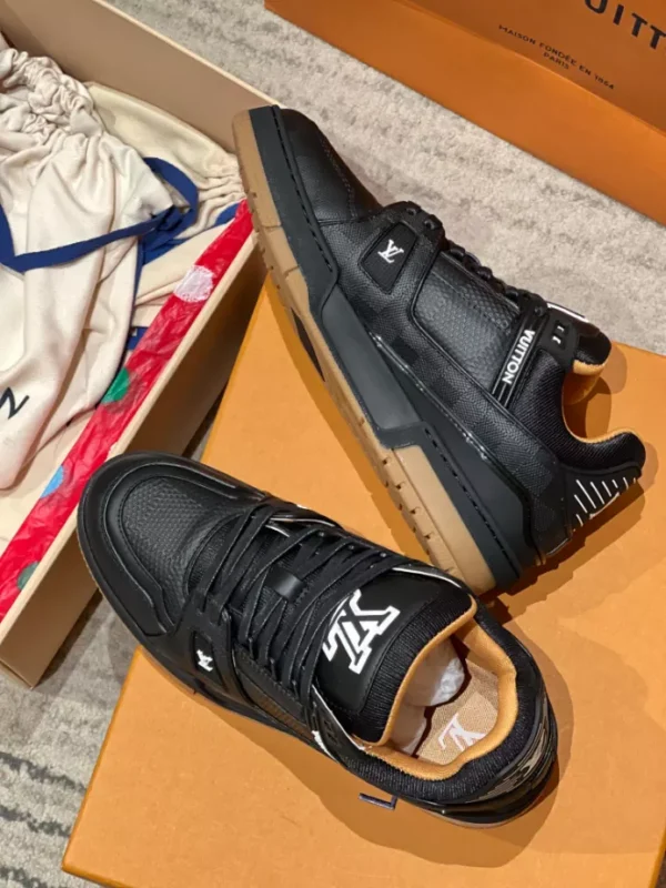 LOUIS VUITTON TRAINER SNEAKERS – LSVT421