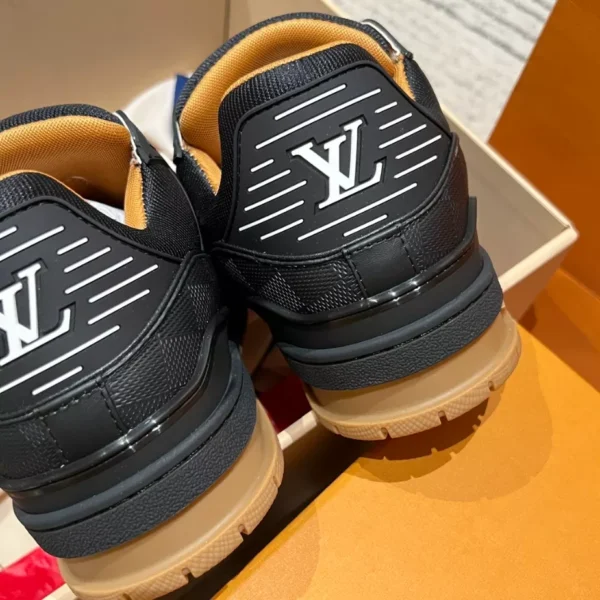 LOUIS VUITTON TRAINER SNEAKERS – LSVT421