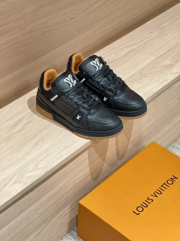 LOUIS VUITTON TRAINER SNEAKERS – LSVT421