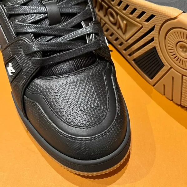 LOUIS VUITTON TRAINER SNEAKERS – LSVT421