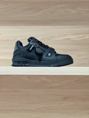 LOUIS VUITTON TRAINER SNEAKERS – LSVT422