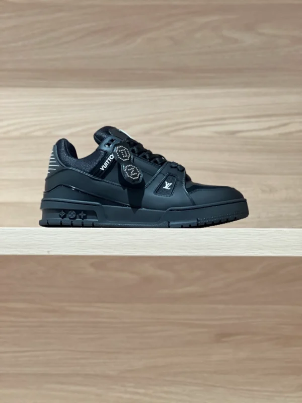 LOUIS VUITTON TRAINER SNEAKERS – LSVT422