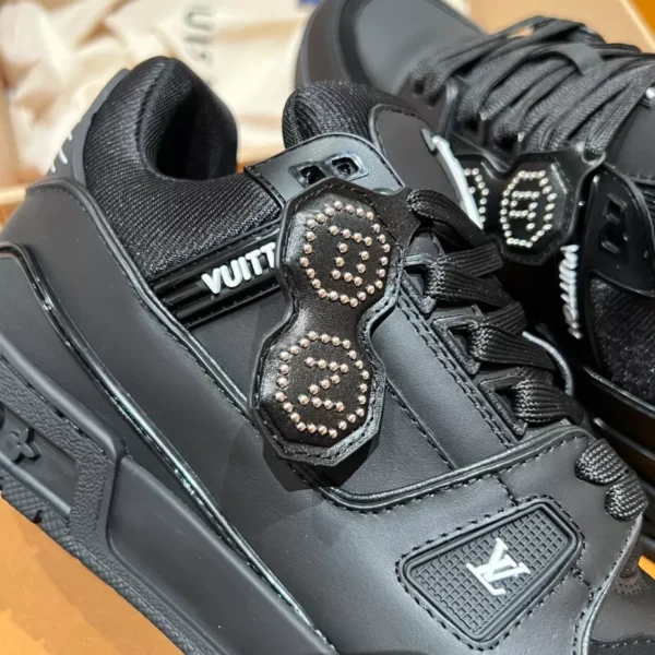 LOUIS VUITTON TRAINER SNEAKERS – LSVT422