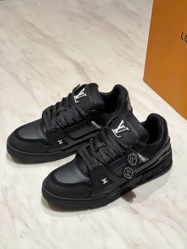 LOUIS VUITTON TRAINER SNEAKERS – LSVT422