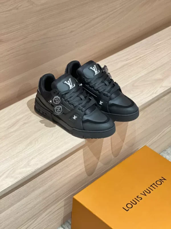 LOUIS VUITTON TRAINER SNEAKERS – LSVT422