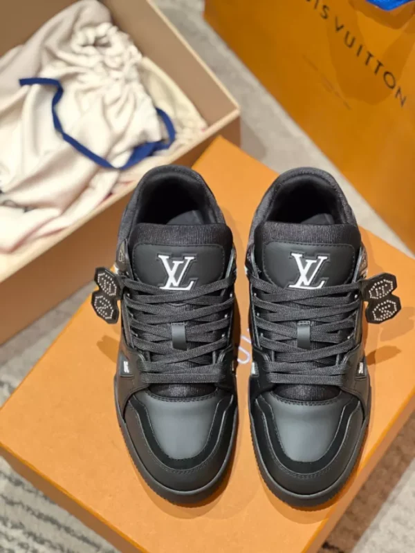 LOUIS VUITTON TRAINER SNEAKERS – LSVT422