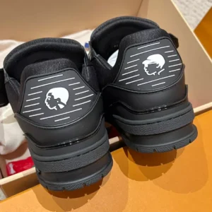 LOUIS VUITTON TRAINER SNEAKERS – LSVT422