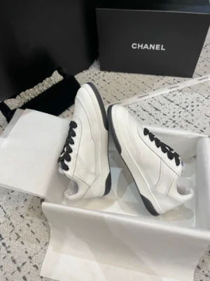 CHANEL SNEAKERS – CNS026