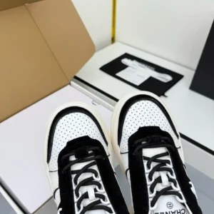 CHANEL SNEAKERS – CNS008