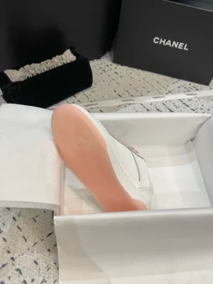 CHANEL SNEAKERS – CNS027