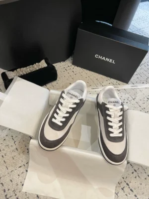 CHANEL SNEAKERS – CNS036