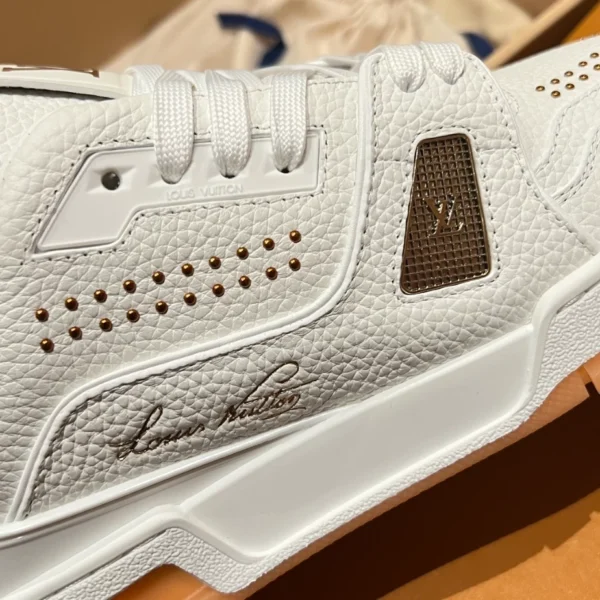 LOUIS VUITTON TRAINER SNEAKERS – LSVT426