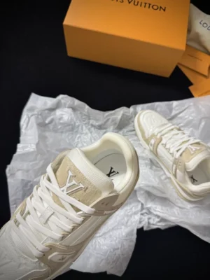 LOUIS VUITTON TRAINER SNEAKERS – LSVT428
