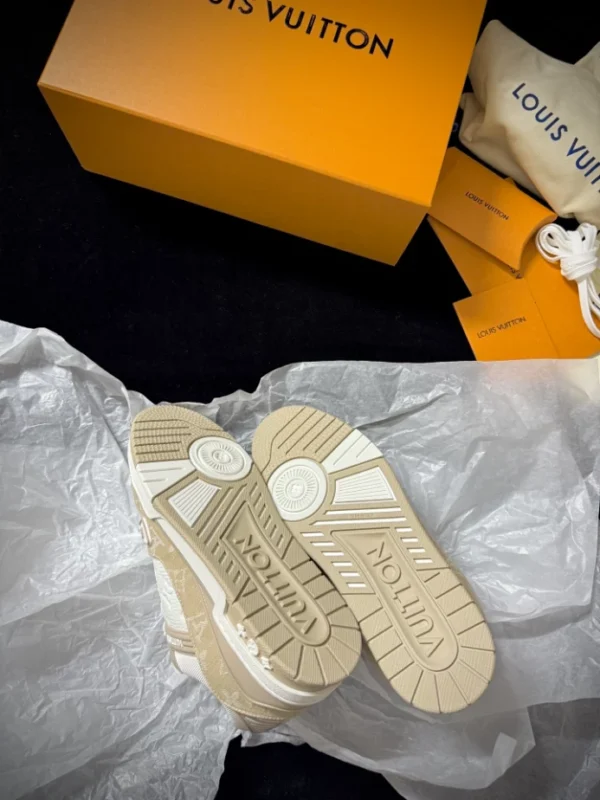 LOUIS VUITTON TRAINER SNEAKERS – LSVT428