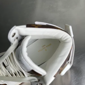 LOUIS VUITTON LEATHER ROUND TOE LACE-UP HIGH-TOP SNEAKERS – LSVT434
